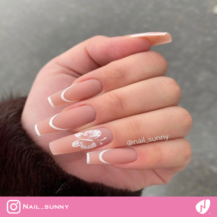 Nude Nails with White Outline
